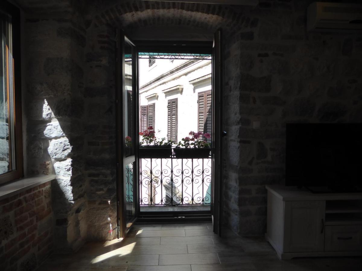 Apartaments Charlie Chaplin Kotor Exterior photo